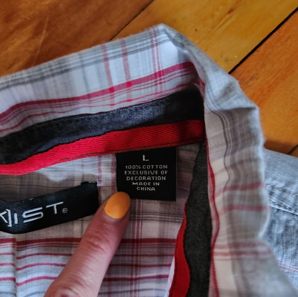 Plaid button up, size L - Picture 4 of 4